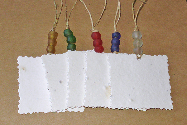 Grow-A-Note Gift Tag (White Paper w/ Holiday Color Beads.... Set of 10)