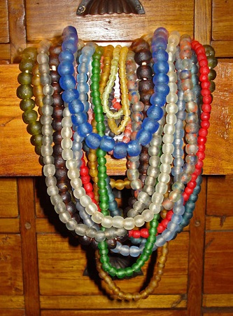 6 SIZES BEAUTIFUL FAIR TRADE ARTISAN UNENHANCED RECYCLED GLASS BEADS RARE RED