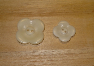 3/4" Natural Corozo (Tagua Nut) Carved Flower Button