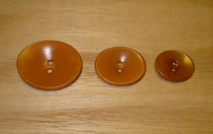 7/8" x 5/8" Cinnamon Corozo (Tagua Nut) Oval Saucer Button