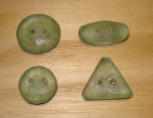 1" x 1/2" Recycled Glass Toggle Button (Translucent Sea Glass Green)