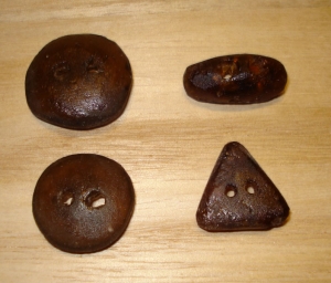 3/4"-7/8" Recycled Glass Triangle Button (Translucent Rootbeer)