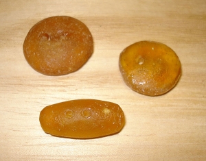 7/8" Recycled Glass Round Button (Translucent Amber)